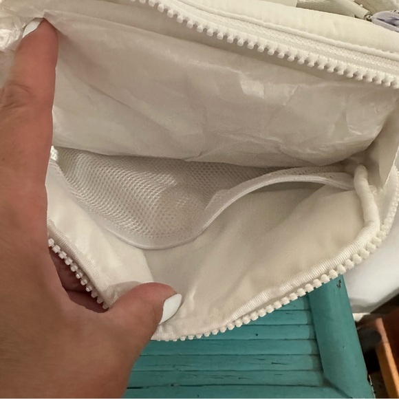 NEW Lululemon Everywhere Belt Bag Wunder Puff Large 2L White - Picture 7 of 9